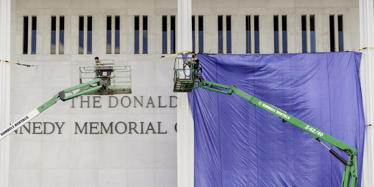 Trump dice que transferirá el control del Kennedy Center al Congreso, tras fallo judicial en su contra