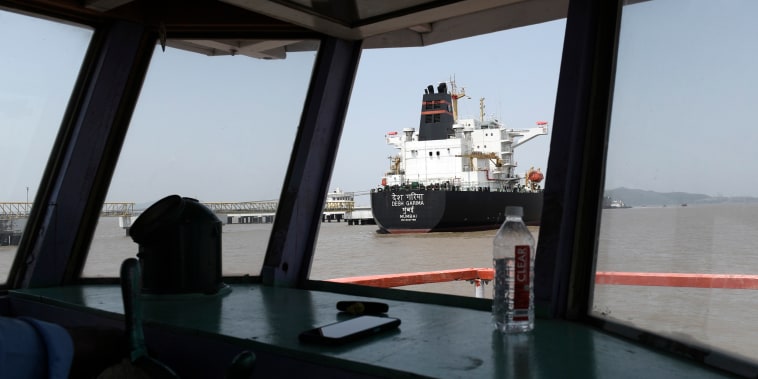 El precio del petróleo tras la pausa anunciada por Trump de los operativos en el estrecho de Ormuz