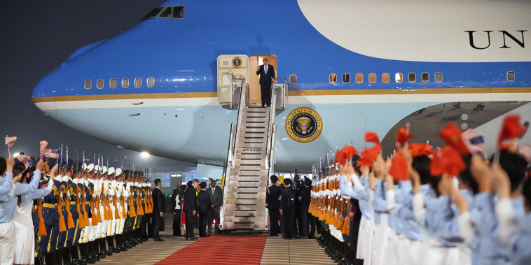 Trump aterriza en China para la cumbre con Xi en medio de tensiones por Taiwán, Irán y los aranceles