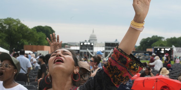 Miles acuden a Washington D.C. para un acto de oración que celebra a EE.UU. como nación cristiana