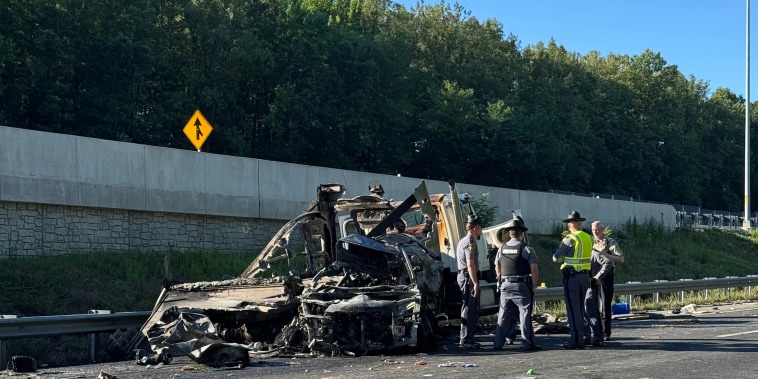Mueren cuatro miembros de una familia en choque de autos rumbo a una boda