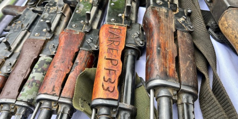 Reportan 48 muertos por combates entre dos grupos en Colombia