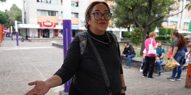México mantiene el calendario escolar tras polémica por recorte