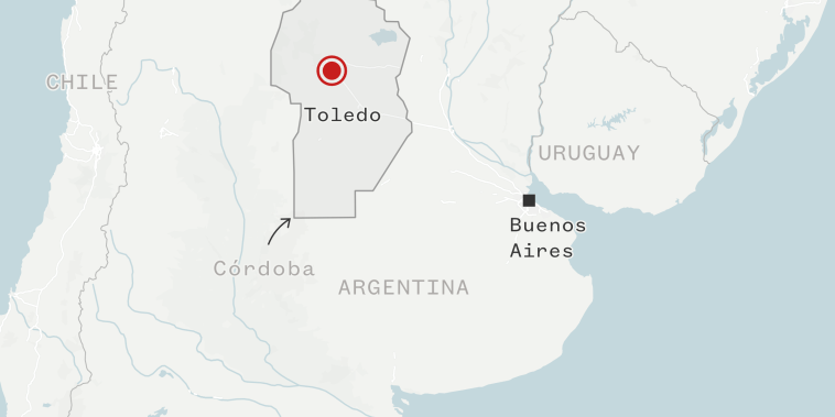Aterrizó un avión después de que su instructor de vuelo saltara a la muerte
