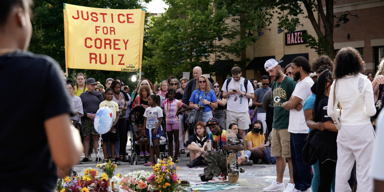 Identifican a víctima de tiroteo mortal de la policía en Wisconsin, mientras aumentan las tensiones