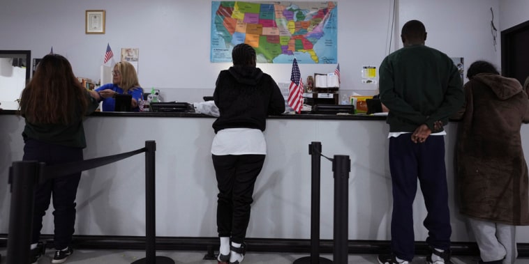 Nuevas reglas de asilo y quiénes podrían enfrentar deportación: lo explica abogada de inmigración