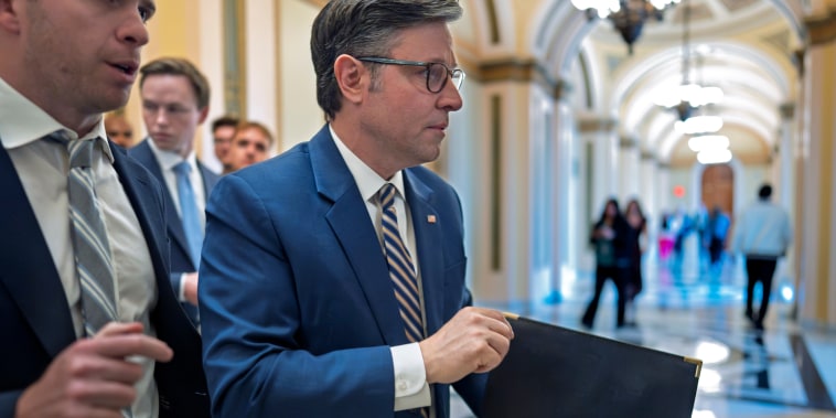 Republicanos aprueban paquete de $95,000 millones para la guerra y la agenda de Trump