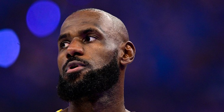 LeBron James firma con los 76ers de Philadelphia por dos años y $8 millones