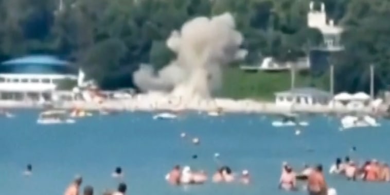 Video shows deadly drone attack on beach in Gelendzhik, Russia (Aug 3, 2026)