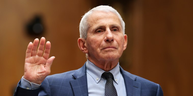 Senadores votan para declarar en desacato a Fauci por invocar la Quinta Enmienda en audiencia