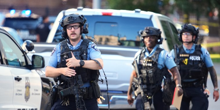 Dos muertos y cinco heridos, incluidos dos policías, por el tiroteo en apartamentos de Minneapolis