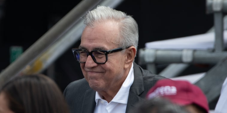 Fiscalía mexicana dice que no hay pruebas para detener al gobernador de Sinaloa