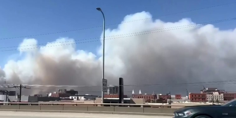 Miles de evacuados por incendios en Washington