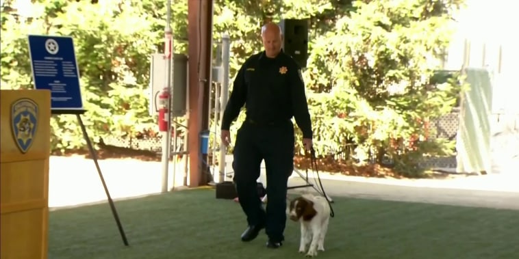 Patrulla de Caminos de California celebra graduación canina