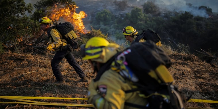 Cinco incendios ponen en aprietos a California, que aún no se recupera del desastre de Palisades