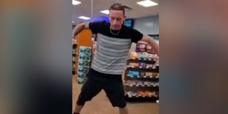 Gasolinera ofrece descuento a clientes que muestren sus mejores pasos de baile y se hace viral
