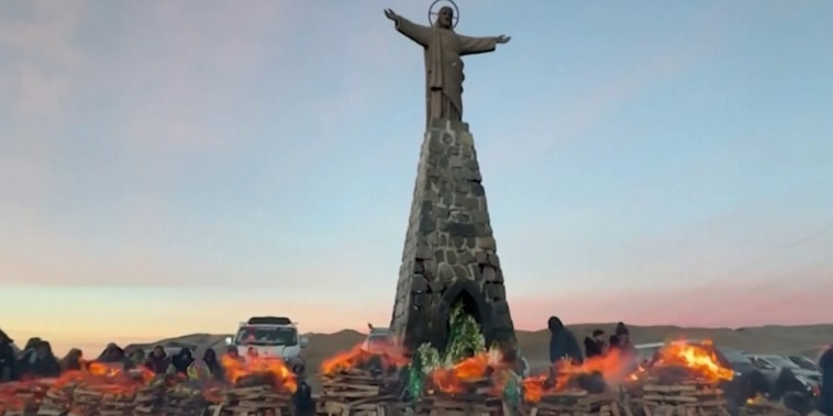 En Bolivia celebran el Día de la Pachamama con rituales y ofrendas