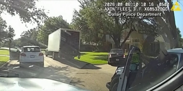 Policías disparan contra agente encubierto en persecución
