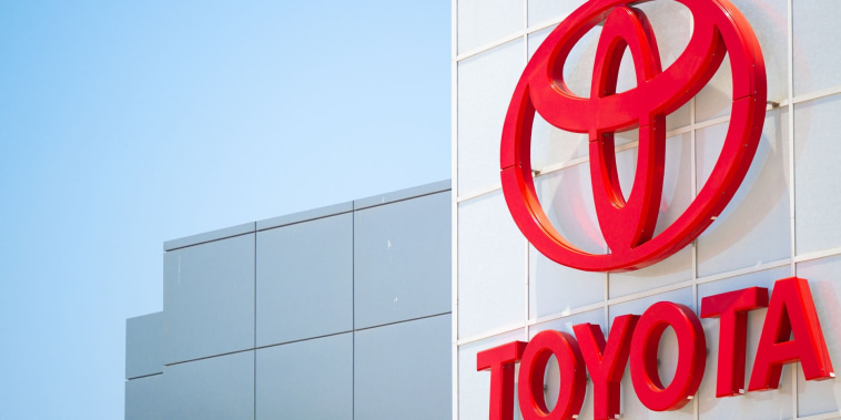 Toyota revisa más de 600,000 modelos Camry por una falla