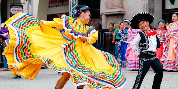 Vea las celebraciones por el 5 de mayo en Estados Unidos y México. ¿Qué se conmemora?