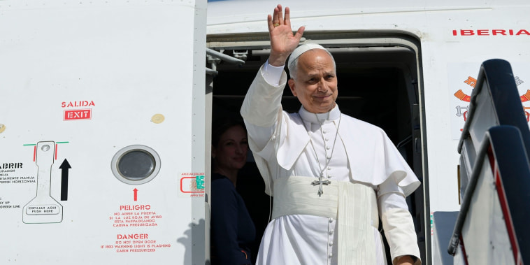El papa vista las Islas Canarias y escucha a inmigrantes