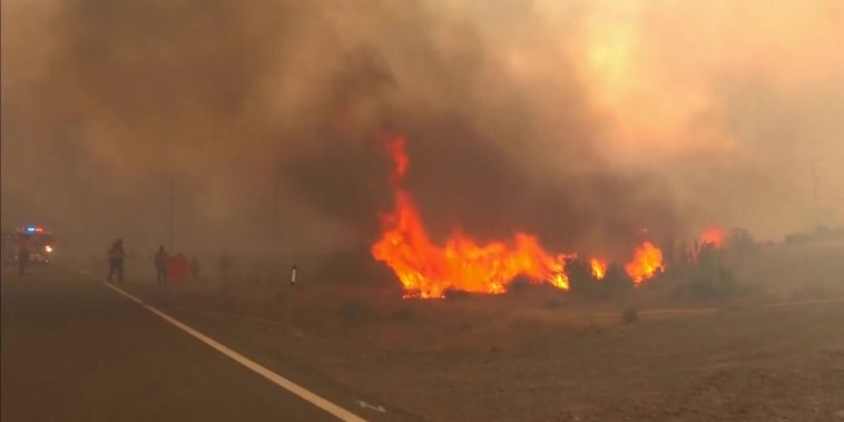 Incendio en Nevada deja seis heridos mientras trabajan para contener el fuego