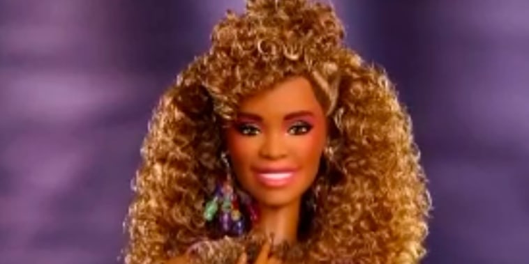 Mattel lanza una Barbie en honor a la legendaria cantante Whitney Houston