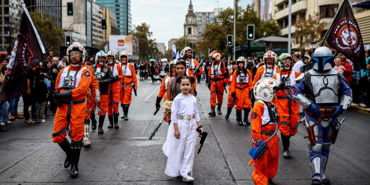 Fans de Star Wars 'invaden' Santiago de Chile por buena causa