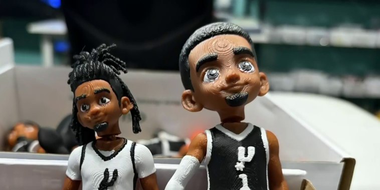 El negocio latino que recrea a las estrellas de los Spurs en figuras 3D