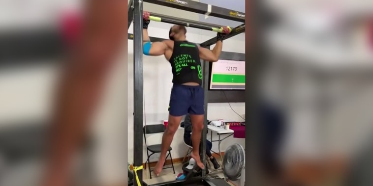 Mexicano rompe récord de dominadas en 24 horas con más de 2,000