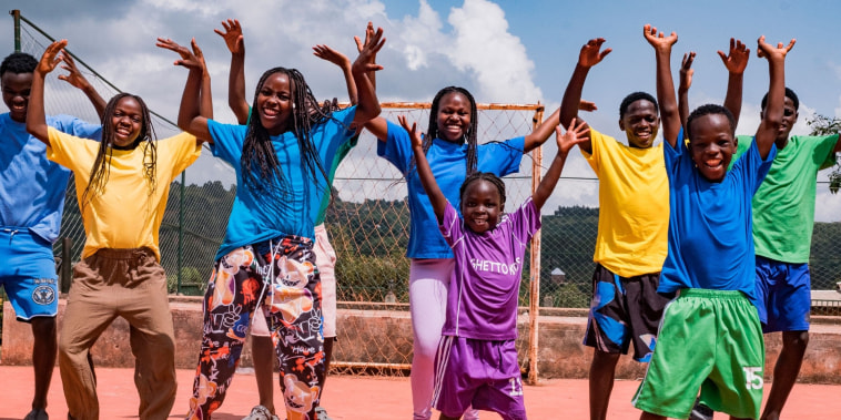 Uganda recibe a los Ghetto Kids tras bailar con Shakira en el Mundial