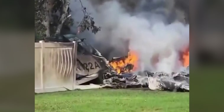 Una persona muere tras caer avioneta en el patio de una casa en Florida