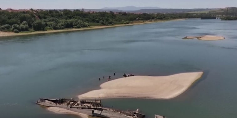 Sequia en el río Danubio deja al descubierto barcos Nazis