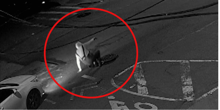 Buscan a hombres que salieron de alcantarilla en Nueva York