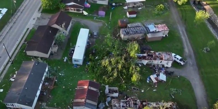 El tiempo severo causa al menos una muerte en el Medio Oeste mientras millones siguen bajo alertas