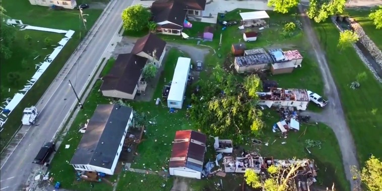 Vea la destrucción causada por un tornado en Texas y los daños de las tormentas en el Centro