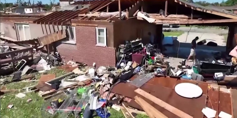 Un muerto y más de 20 heridos por colapso de una carpa en Virginia