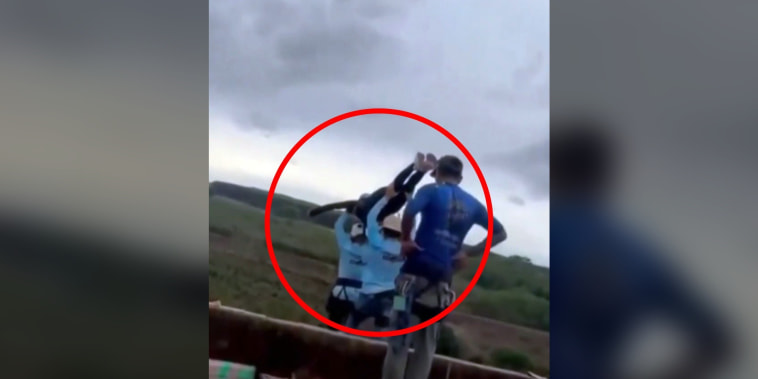 Captan el mortal accidente de joven en un salto de cuerda en Brasil