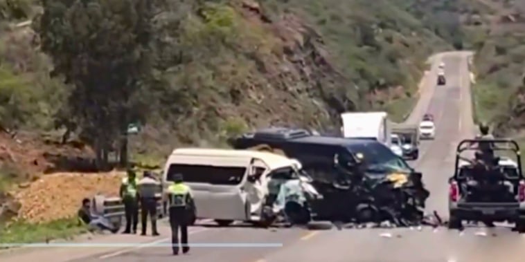 Al menos 7 muertos en choque frontal en la autopista Oaxaca-México