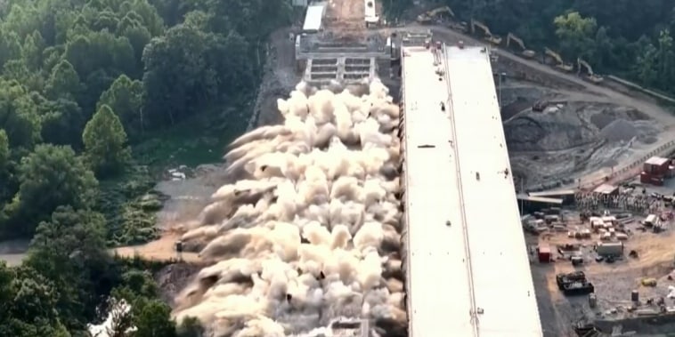 Vea cómo demolieron un icónico puente en el Oeste de Pennsylvania