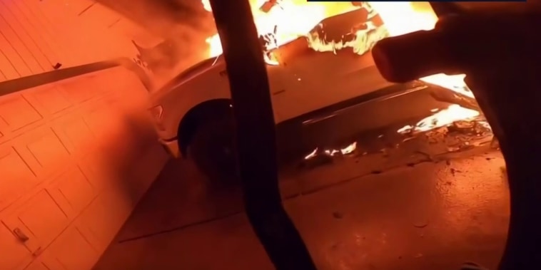 Evacúan un vecindario en California por el incendio de una camioneta