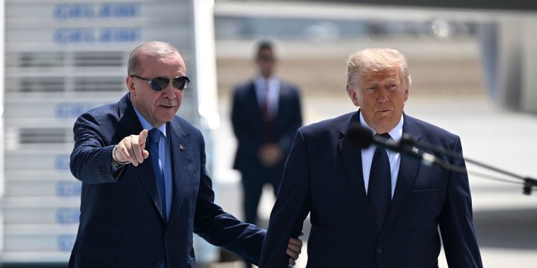 Trump llega a Turquía para la cumbre de la OTAN con la guerra contra Irán como telón de fondo