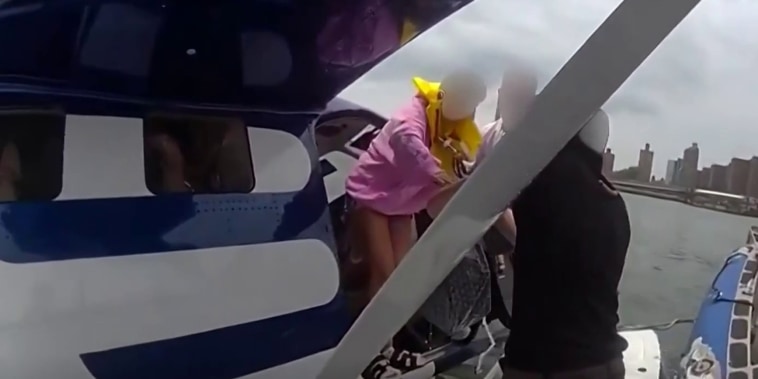En video: Hidroavioneta acuatiza de emergencia en el East River