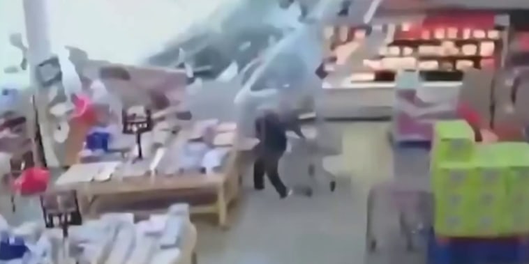Colapsa el techo de una tienda en Nueva Jersey por las lluvias