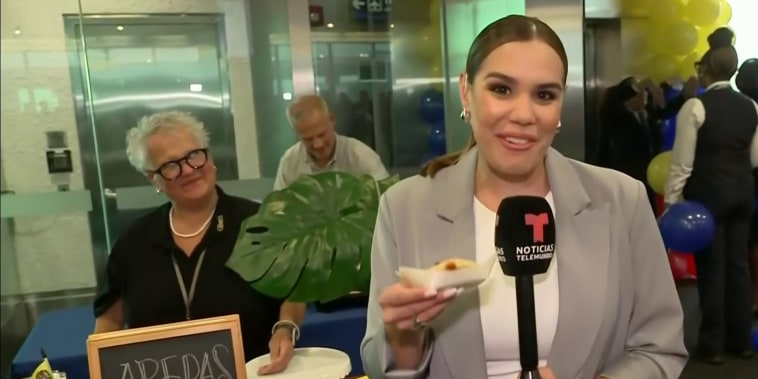 Ambiente de fiesta en el aeropuerto de Miami por el primer vuelo directo a Venezuela en siete años