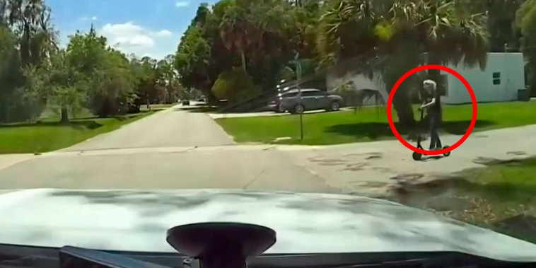 Un joven estrella su 'scooter' eléctrico contra una patrulla en Florida