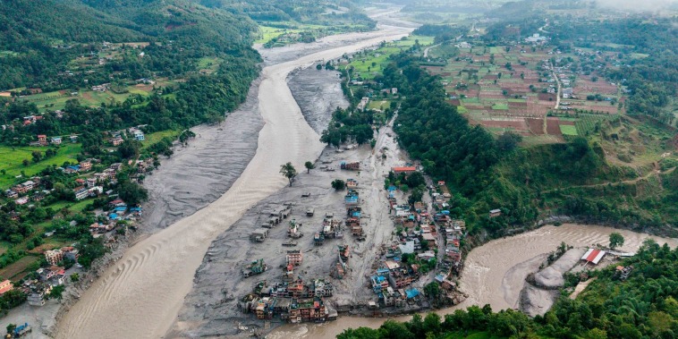Las inundaciones en Nepal y Tíbet dejan al menos 359 muertos