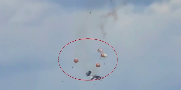 Vea cómo dos aviones chocaron en el aire y cayeron al vacío en Idaho