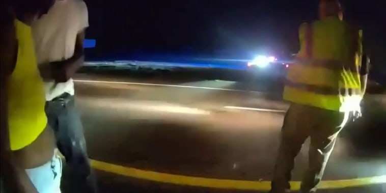 En video: Un hombre embiste una patrulla policial en Texas