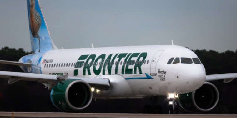 Avión a punto de despegar atropella a una persona que invadió la pista en un aeropuerto en Colorado